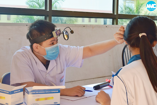 Buổi khám sức khỏe định kỳ của Trường THPT Chuyên Nguyễn Trãi năm học 2023-2024